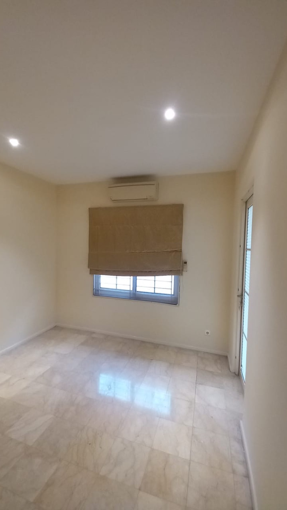 Rumah Siap Huni Baru Renovasi di Taman Mediteranian Lippo Karawaci Tangerang