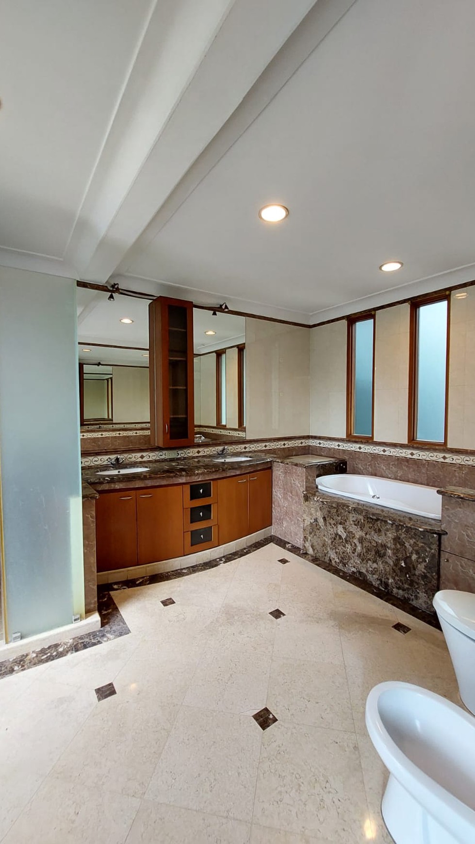 Rumah Hitung Tanah Area Cipete