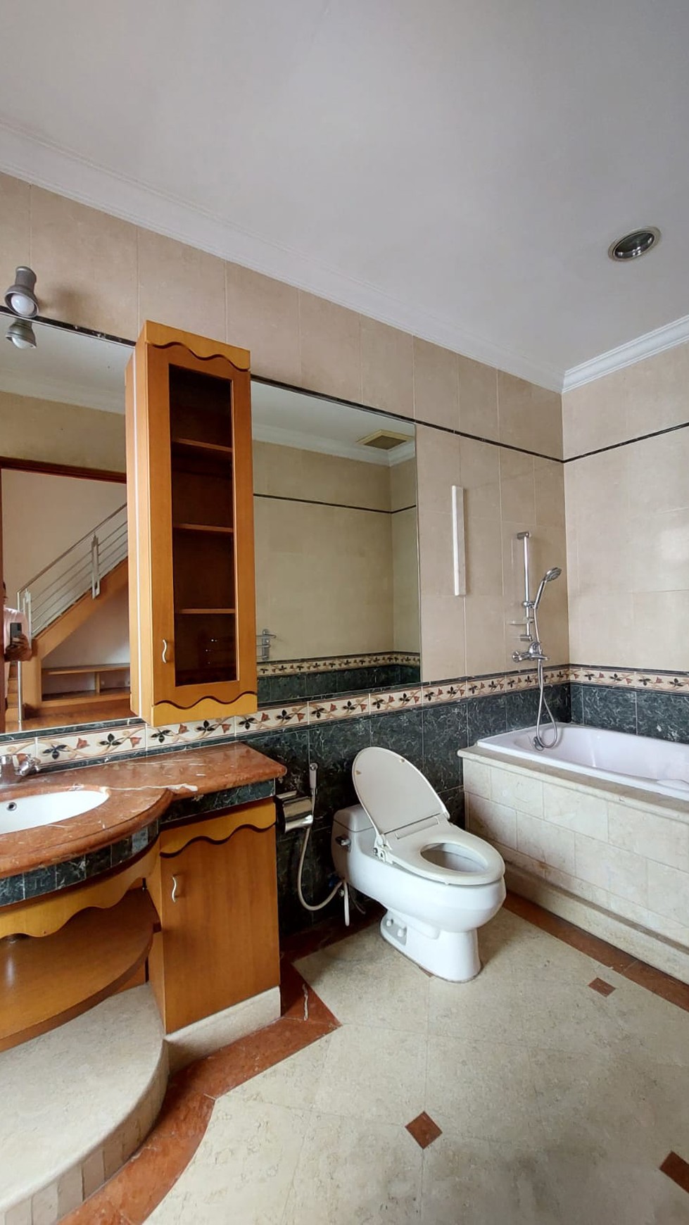 Rumah Hitung Tanah Area Cipete