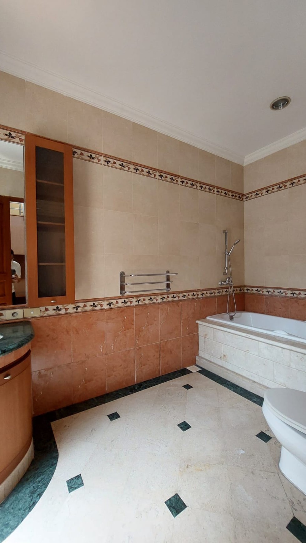 Rumah Hitung Tanah Area Cipete