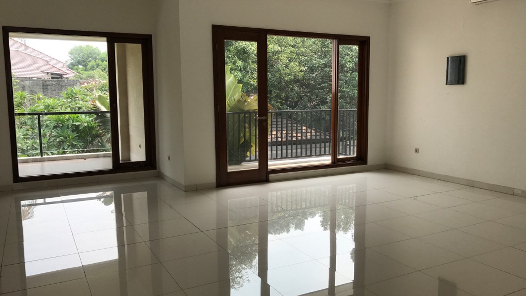 Beautiful Townhouse For Rent at Kemang