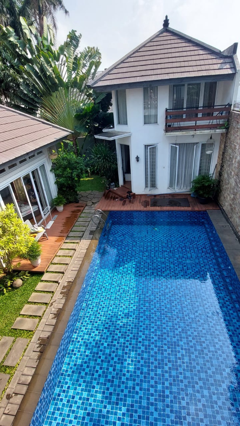 Rumah Impian dengan Kolam Renang di Bintaro.