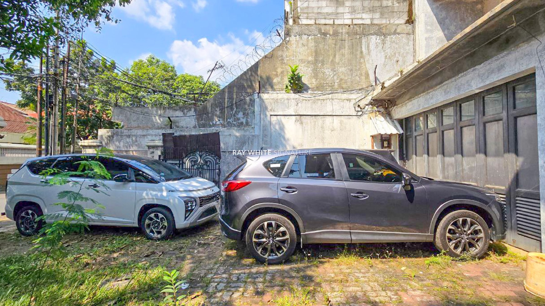 Disewakan Rumah Besar di Jl Darmawangsa X Kebayoran Baru