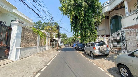 Sewa Rumah Mewah 2 Lantai di Jl Tebet Timur 2 