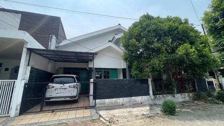 Rumah terawat siap huni di Bintaro Sektor 9.