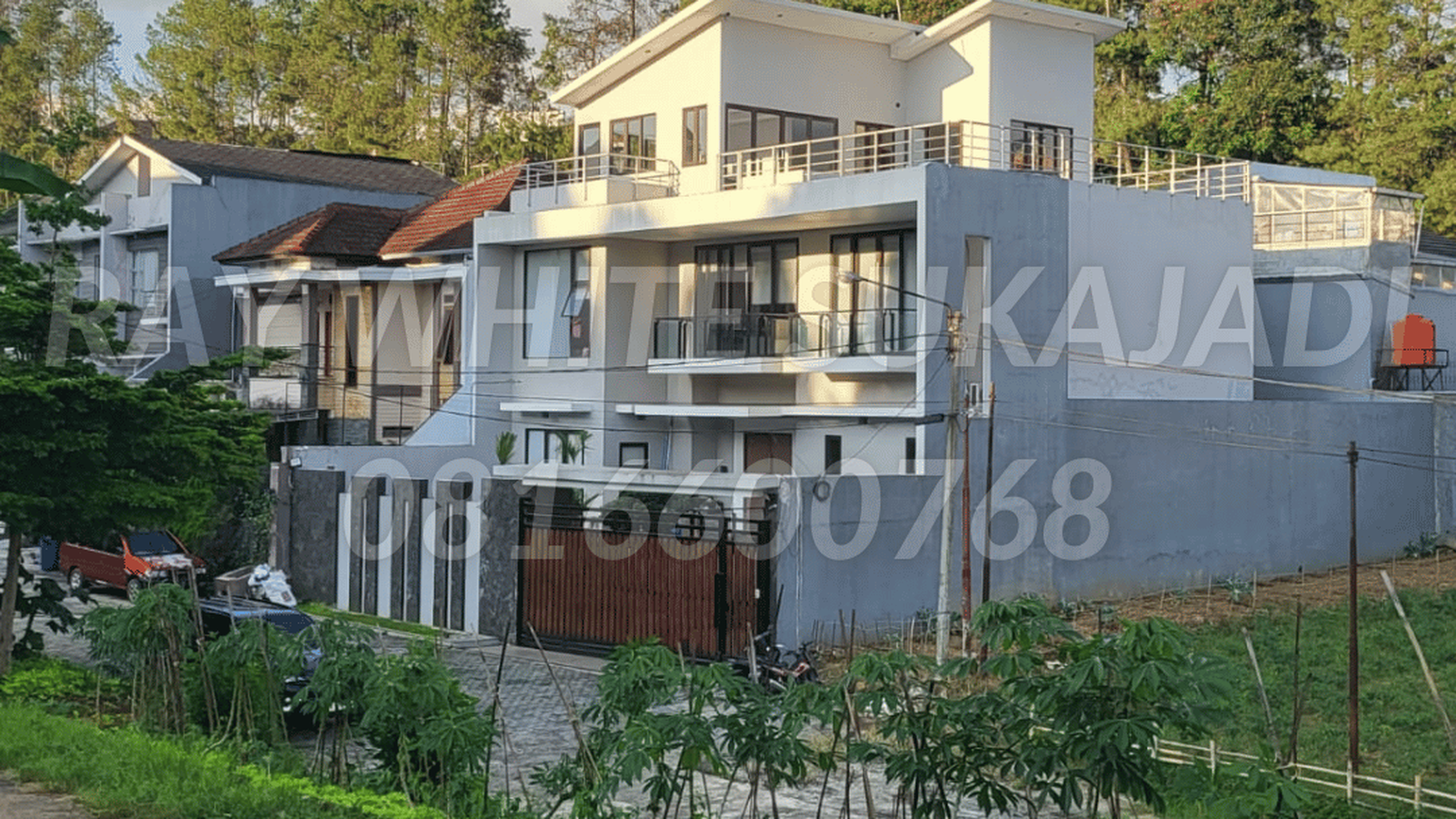 Rumah 3 Lantai di Setiabudi Regency