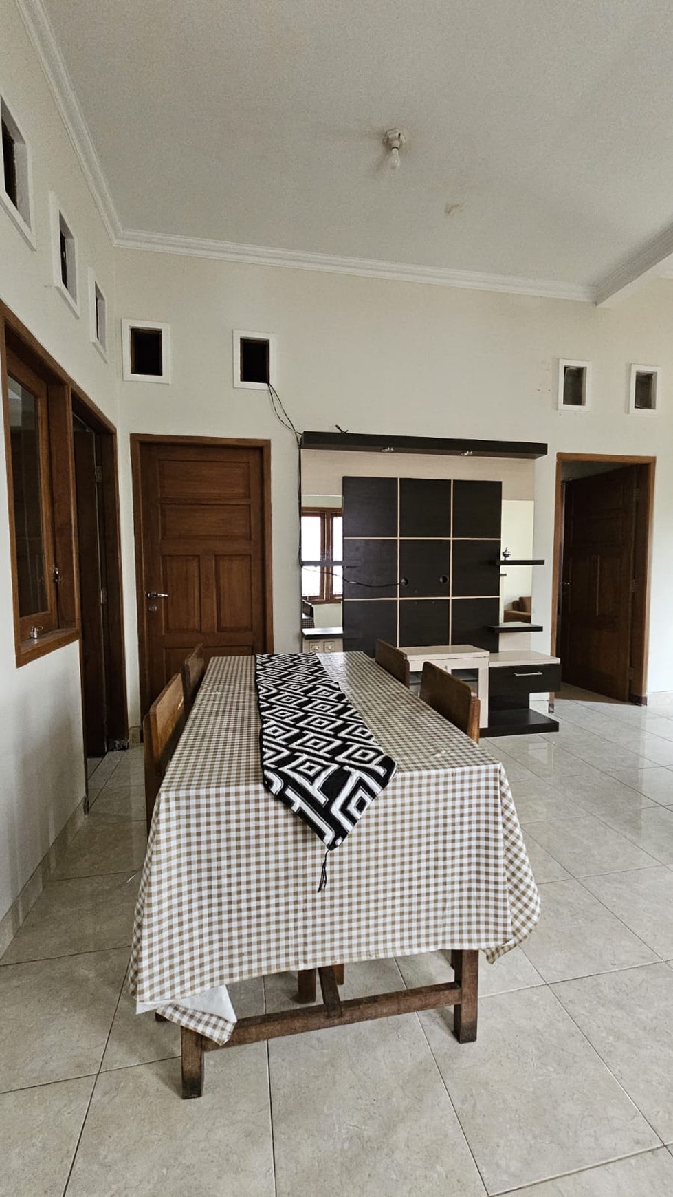 Rumah Minimalis Dengan Furniture Di Perumahan Dekat Sleman City Hall, Jogja