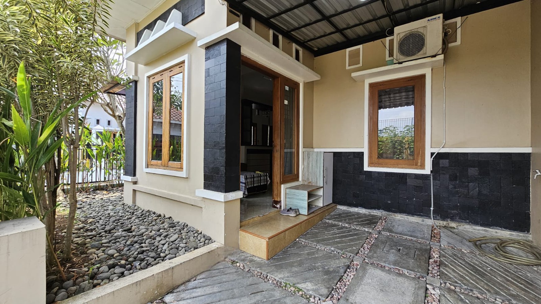 Rumah Minimalis Dengan Furniture Di Perumahan Dekat Sleman City Hall, Jogja