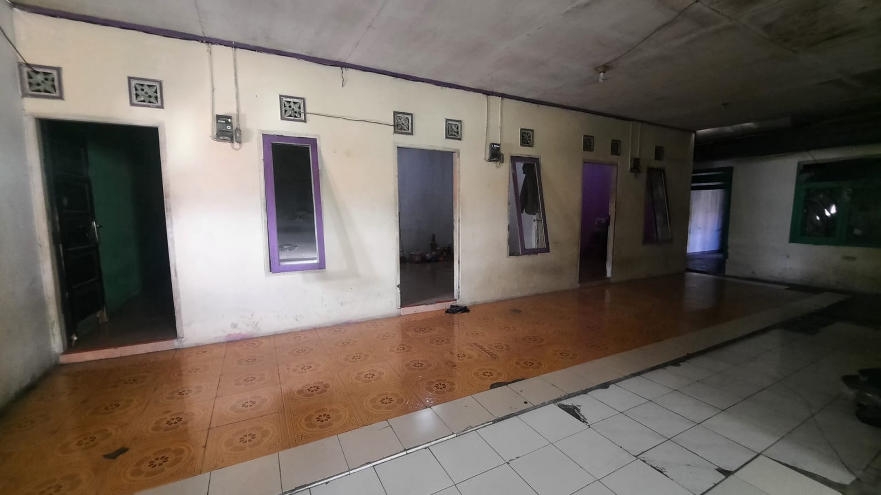 RUMAH DAN GUDANG DENGAN TANAH YANG LUAS DI DEKAT PASAR TEGAL DANAS CIKARANG PUSAT