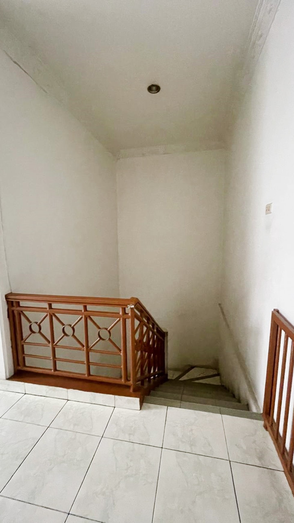 Rumah Bagus Di Cluster Sektor IE Gading Serpong, Jl Kelapa Sawit