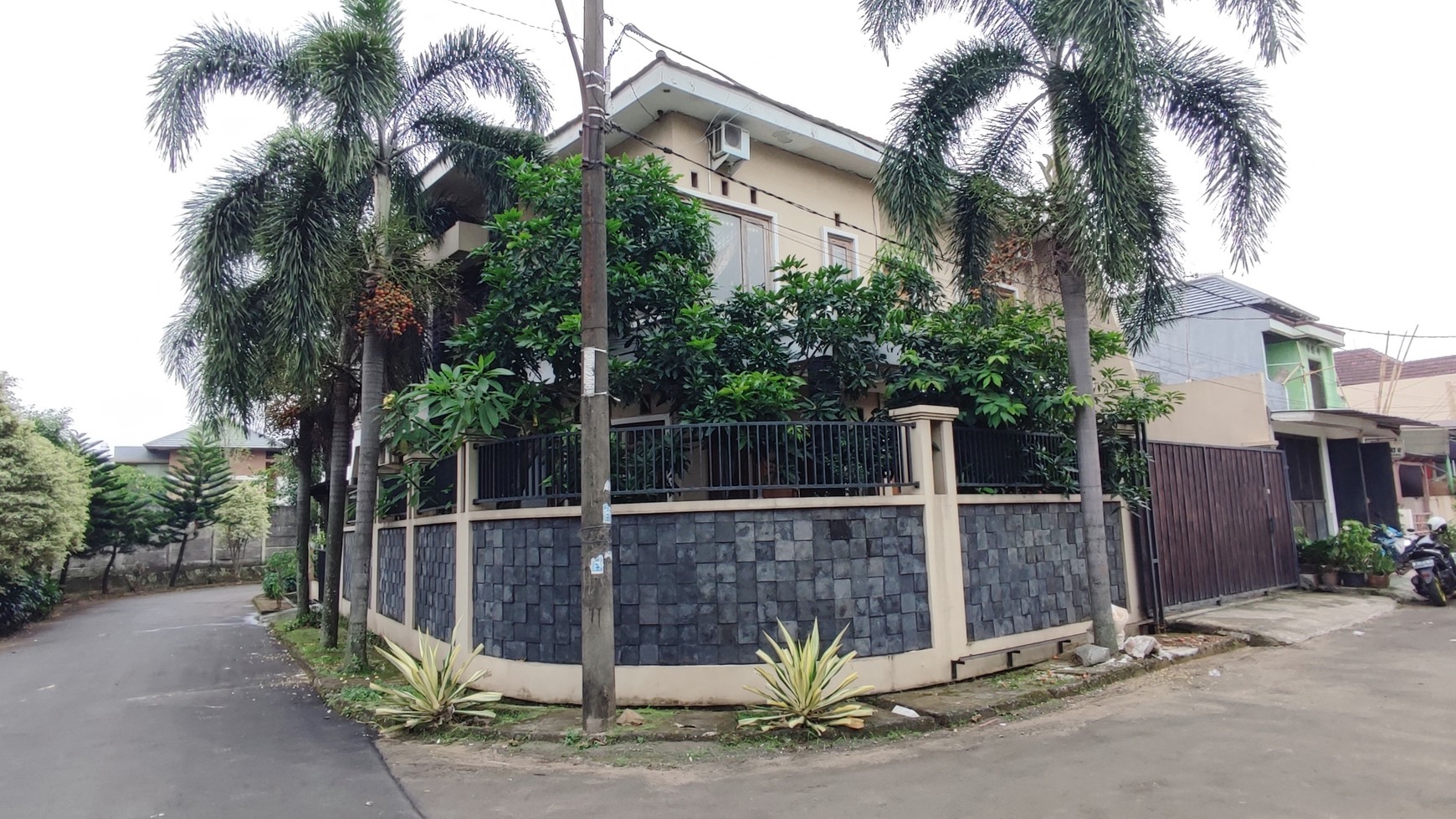 Best Price. Rumah Luas Villa Melati Mas, Serpong