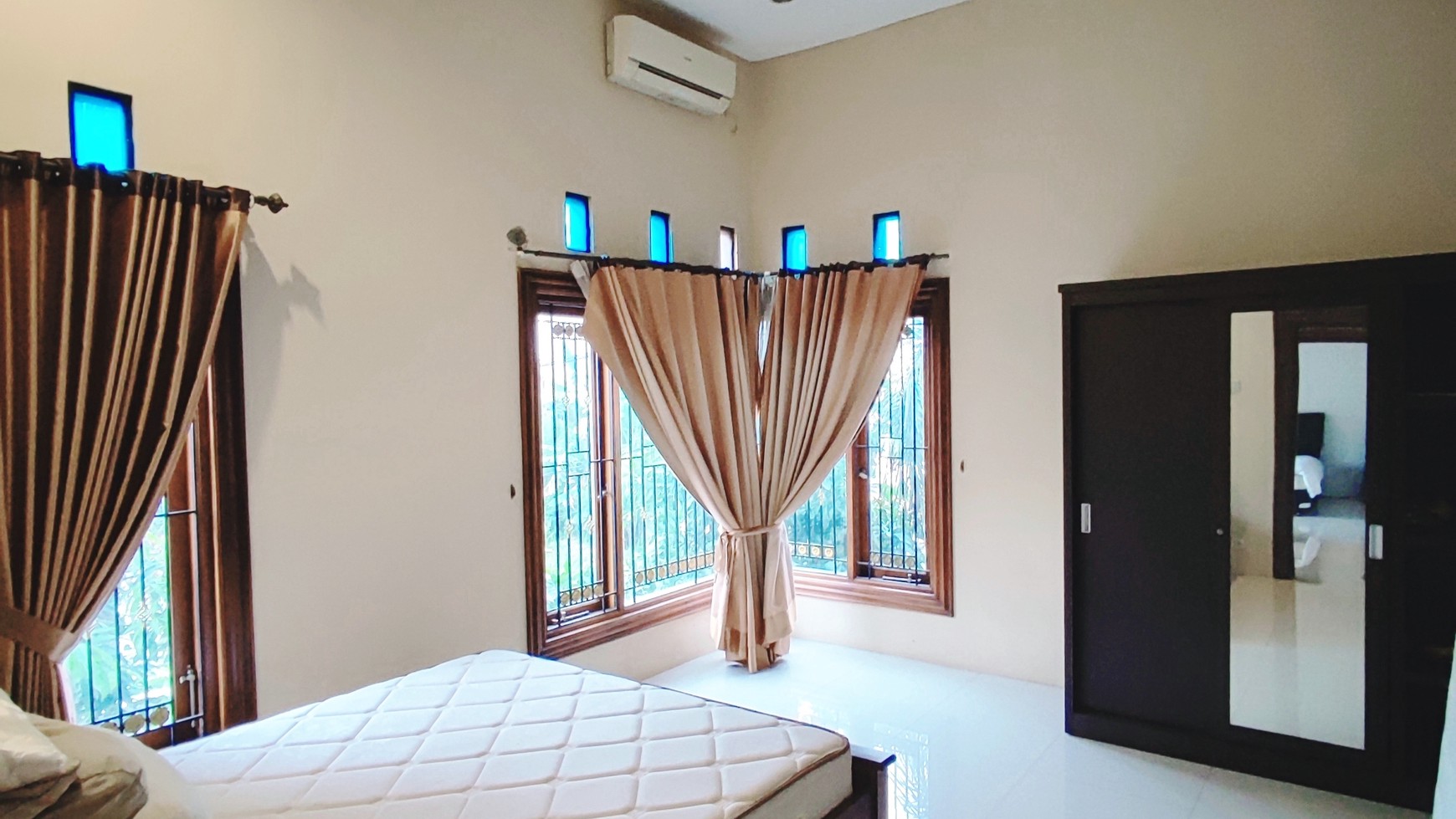 Best Price. Rumah Luas Villa Melati Mas, Serpong