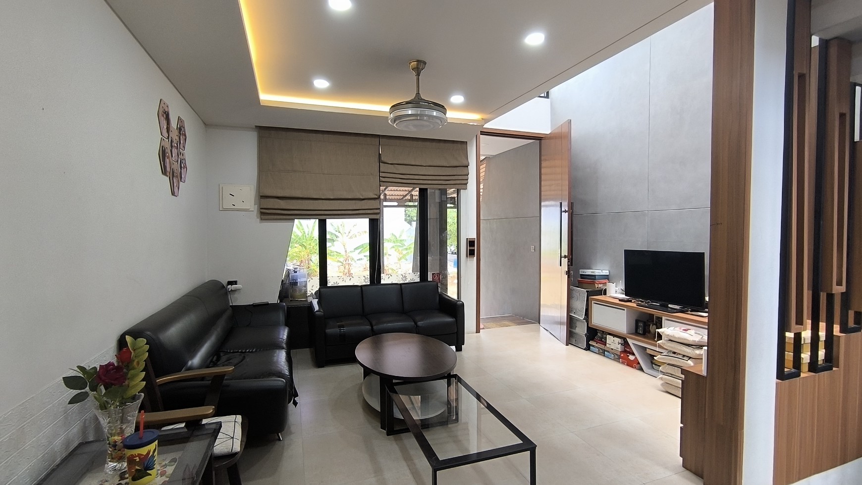 Dijual Rumah Cantik Minimalis, Full Renovasi, Siap Huni di Grand Wisata, Bekasi