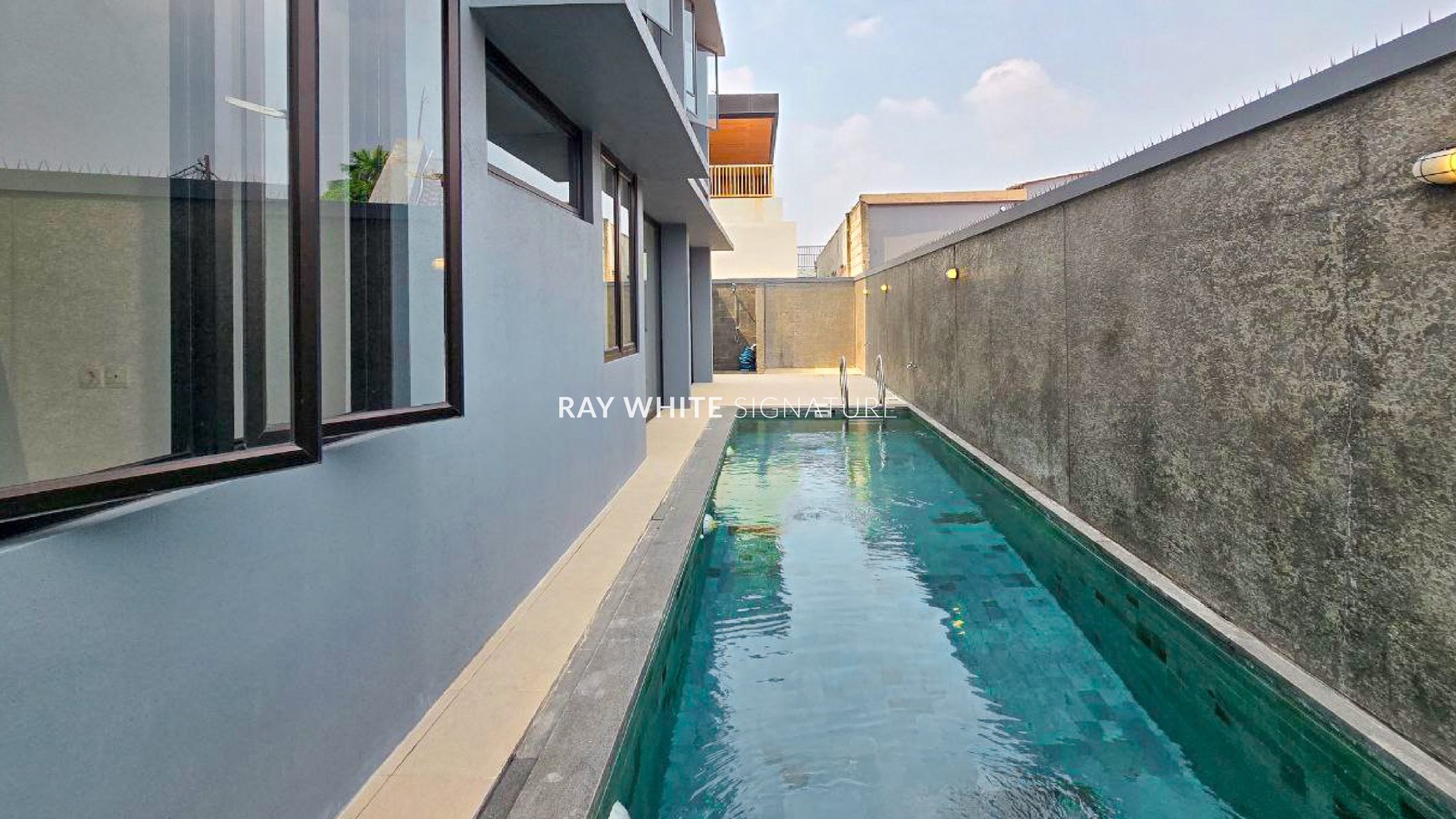 Dijual Rumah Brand New Modern Luxurious Bebas Banjir 3 Lantai Di Jl Bungur Kemang Jakarta Selatan 