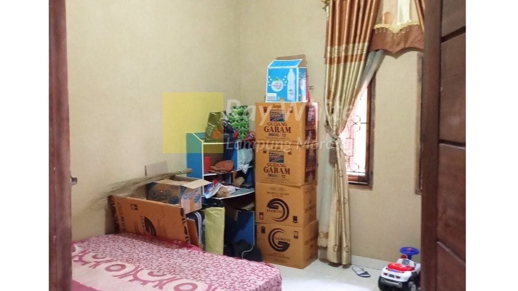 Dijual Rumah dengan Pagar Keliling st