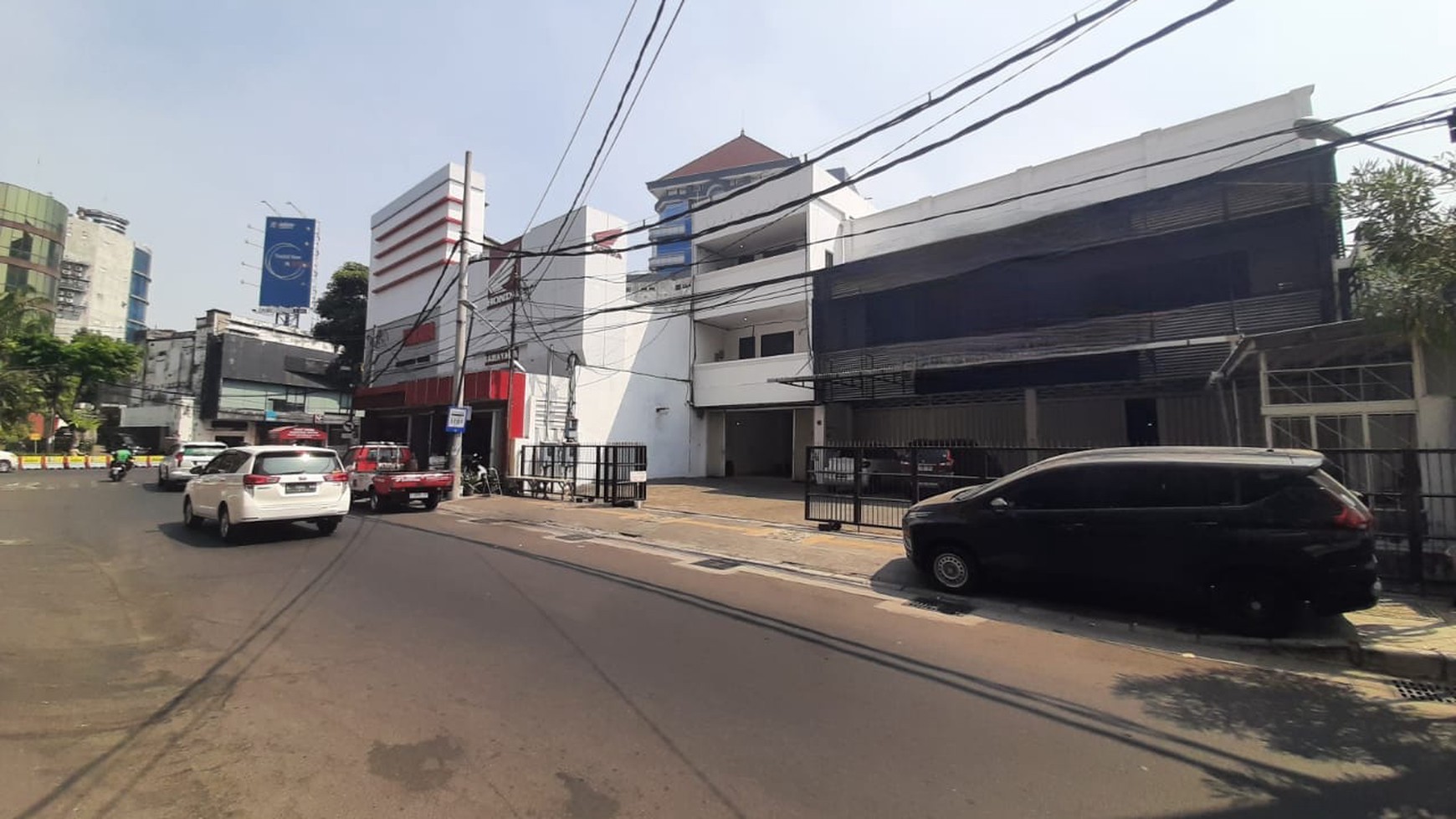 Disewakan Gedung Surabaya Pusat Kota area Tunjungan Plaza - Basuki Rahmat - NOL Jalan Parkiran Mobil Luas 