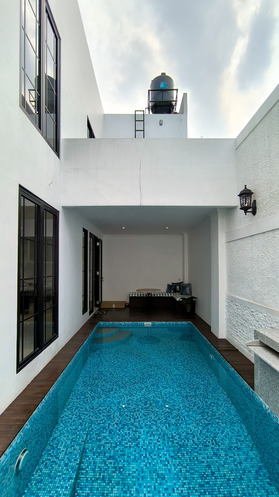 Rumah Brand New di Puri Bintaro, American Style dengan Pool di Bintaro Sektor 9