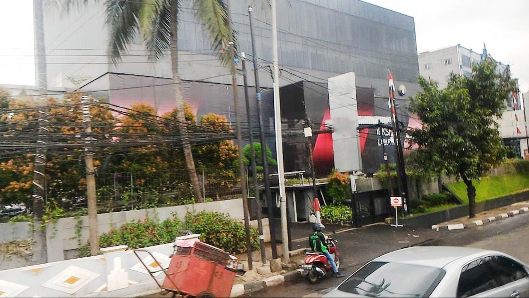 Gedung di Pejaten , Strategis di Warung Jati Barat, Jakarta Selatan