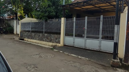 Rumah bagus, bebas banjir lokasi strategis di Pejaten