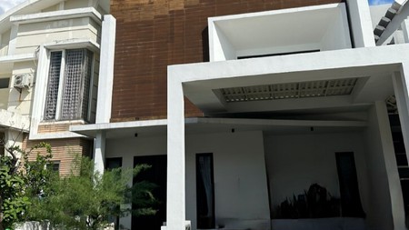 MURAH BARU Rumah Royal Residence Buckingham Modern ROOFTOP Desain Lokasi TerDEPAN 