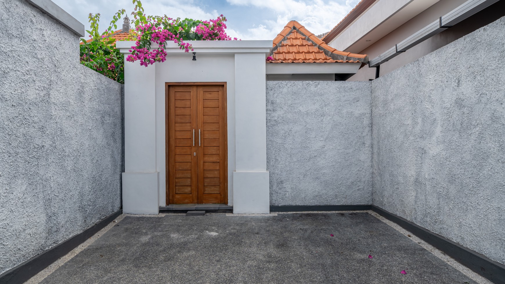 Villa 2 Bedrooms Leasehold in Kesari Sanur