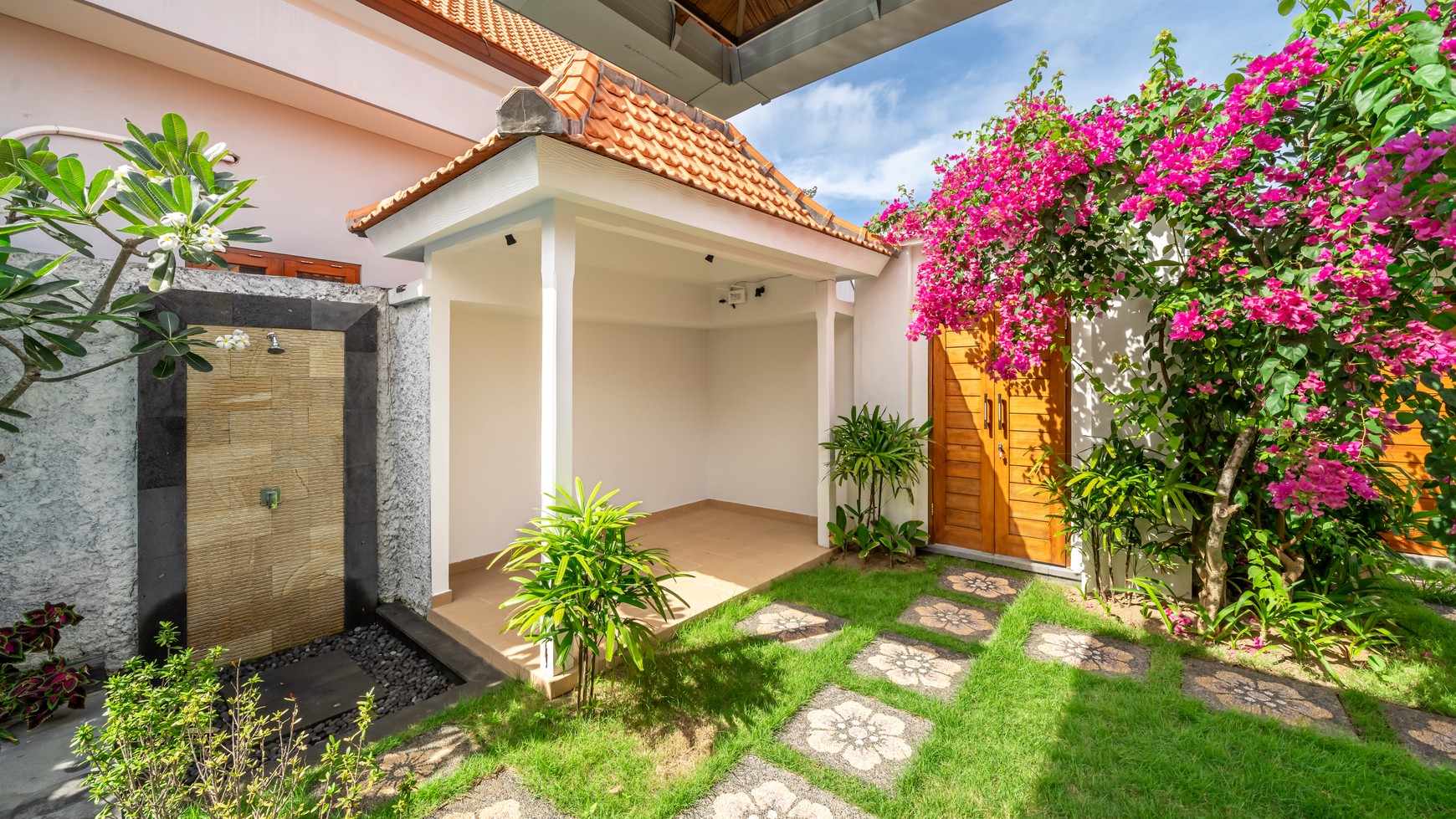 Villa 3 Bedrooms Leasehold in Kesari Sanur Bali