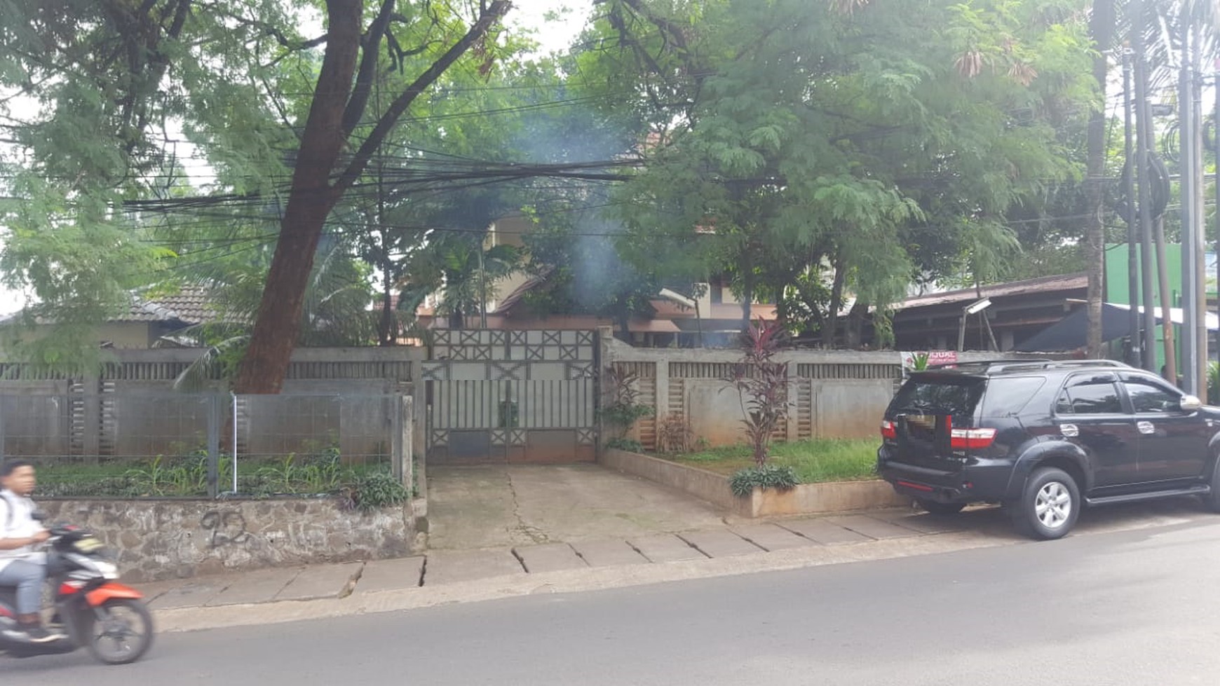 Rumah lokasi pinggir jalan raya di cilandak