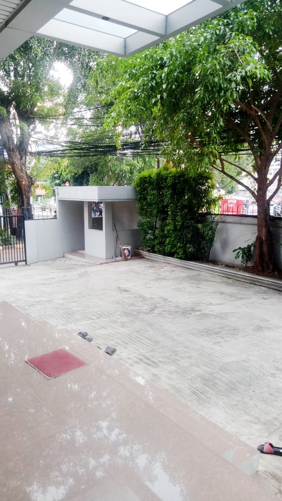 Gedung Strategis dan Hoek di Cikini, Jakarta Pusat