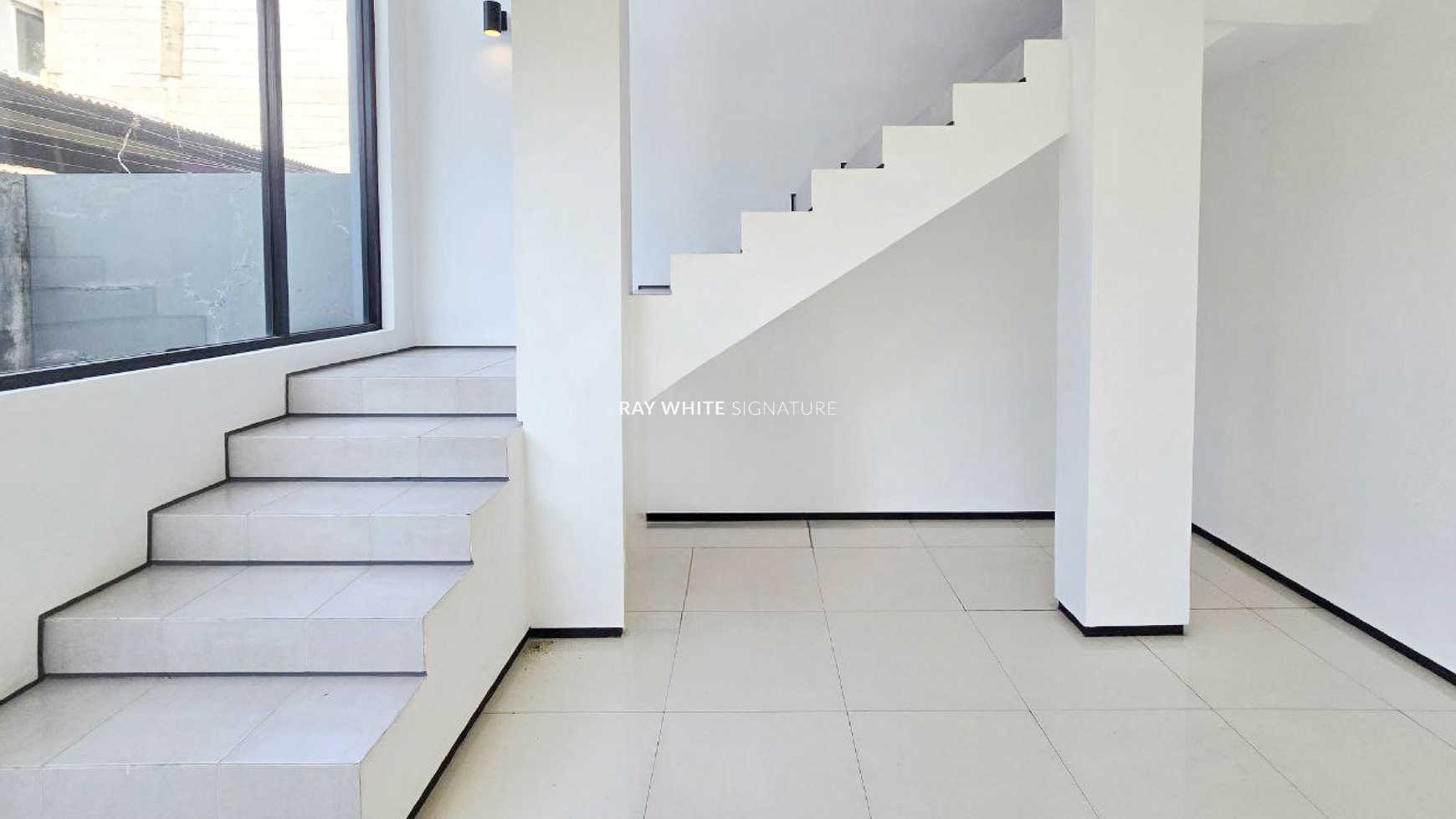 Dijual Brand New Town House Exclusive di Chelsea Modern House Jl Raya Tengah, Pasar Rebo, Jakarta Selatan