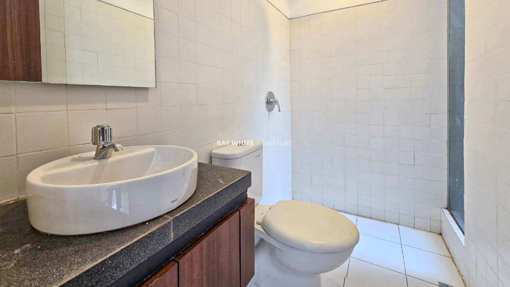 Dijual Brand New Town House Exclusive di Chelsea Modern House Jl Raya Tengah, Pasar Rebo, Jakarta Selatan