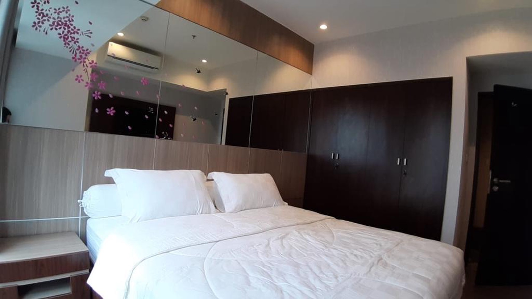 The Branz BSD apartemen 2 BR, full furnished, bagus rapih, fasilitas lengkap, depan Aeon Mall BSD, dekat aksess Toll. Tangerang Selatan.