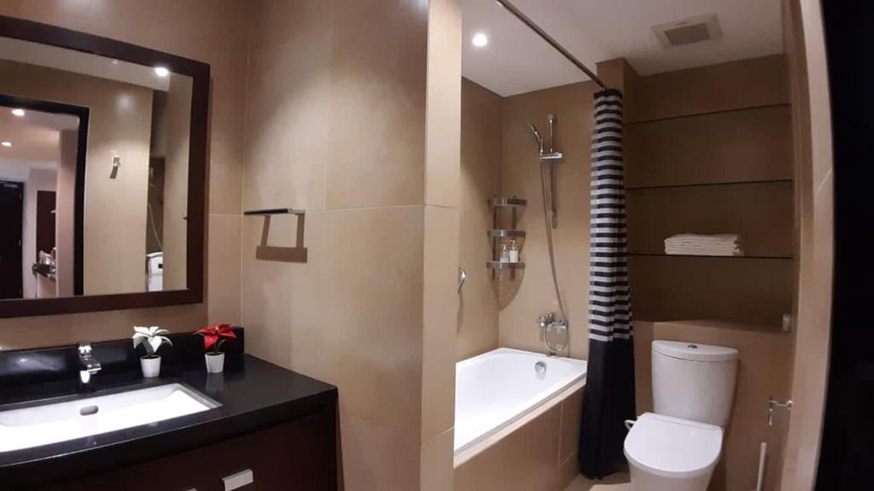 The Branz BSD apartemen 2 BR, full furnished, bagus rapih, fasilitas lengkap, depan Aeon Mall BSD, dekat aksess Toll. Tangerang Selatan.