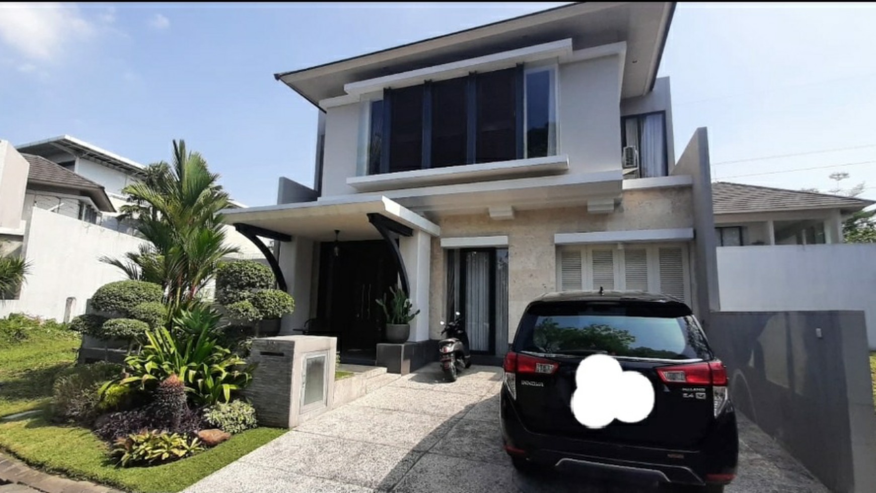 MURAH LUAS Dijual Rumah The Prambanan Residence Lakarsantri Surabaya Barat- SEMI Furnished Modern Mewah - Row Jalan Luas