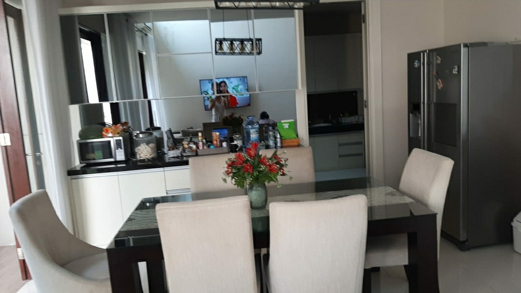 MURAH LUAS Dijual Rumah The Prambanan Residence Lakarsantri Surabaya Barat- SEMI Furnished Modern Mewah - Row Jalan Luas