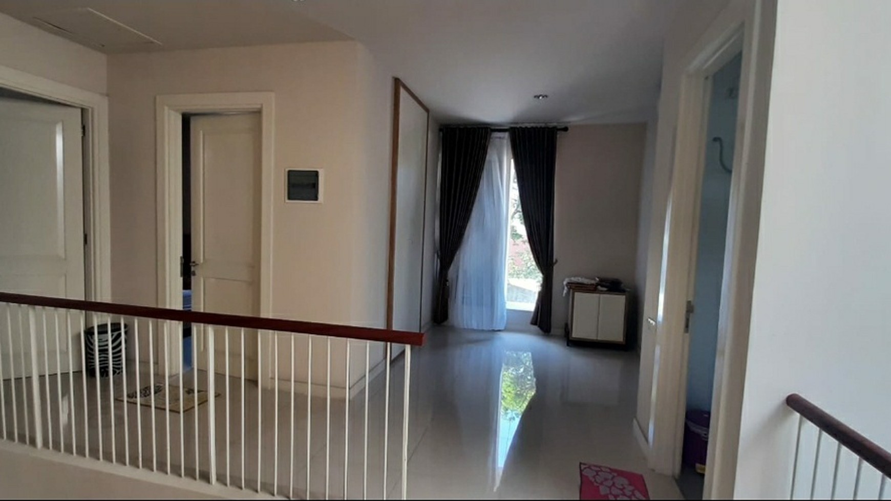 MURAH LUAS Dijual Rumah The Prambanan Residence Lakarsantri Surabaya Barat- SEMI Furnished Modern Mewah - Row Jalan Luas