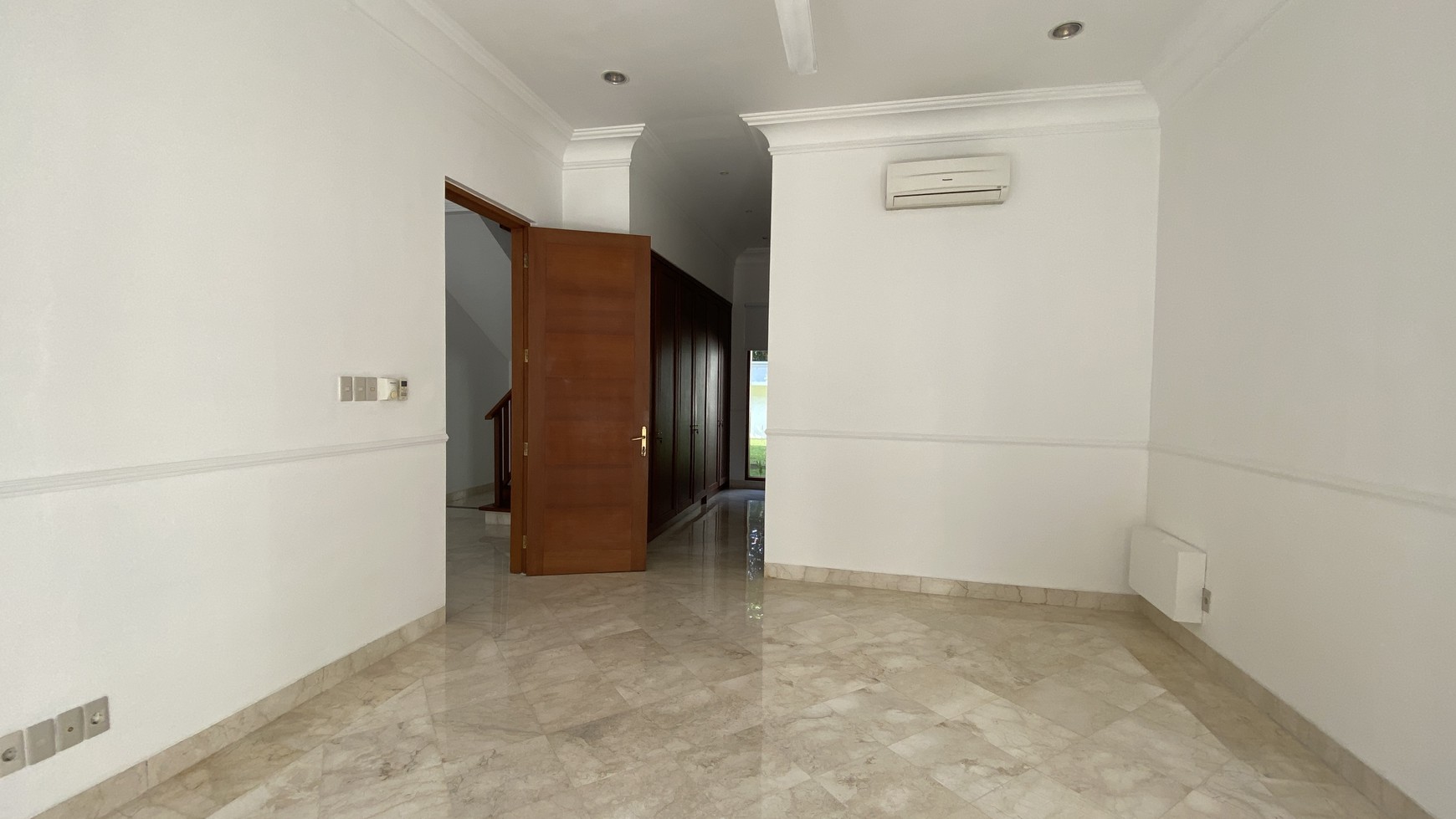 Modern tropical house in kemang dalam area, jakarta selatan