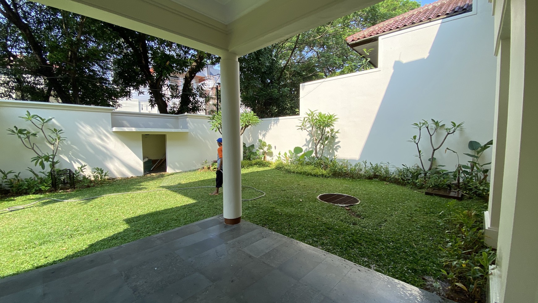 Modern tropical house in kemang dalam area, jakarta selatan