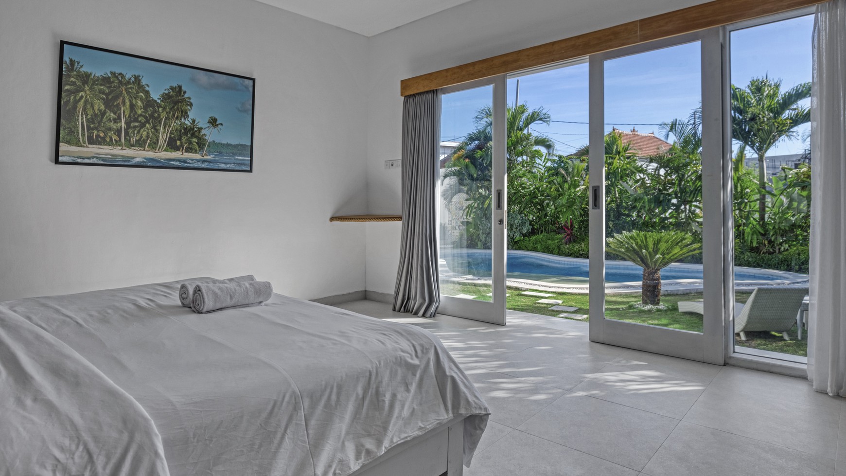 Yearly Rental - Stunning 5-Bedroom Luxury Villa with Ocean View in Canggu, Batu Bolong