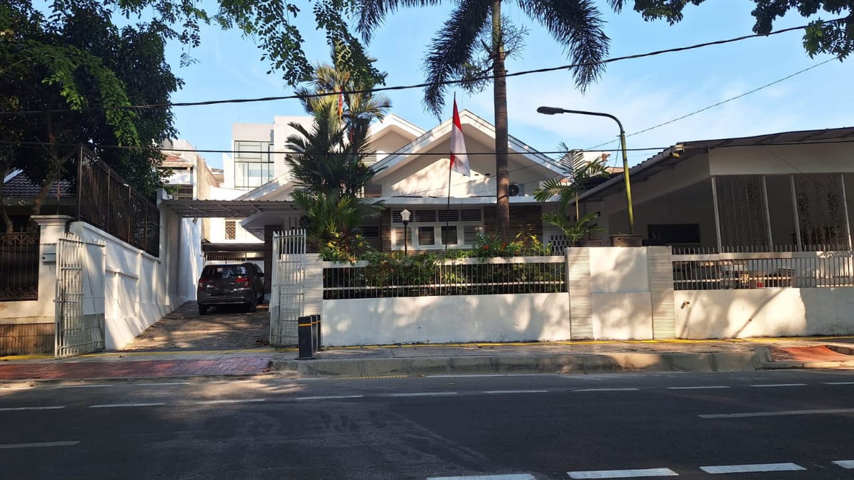 Rumah Lux siap huni, lokasi strategis di Tebet 