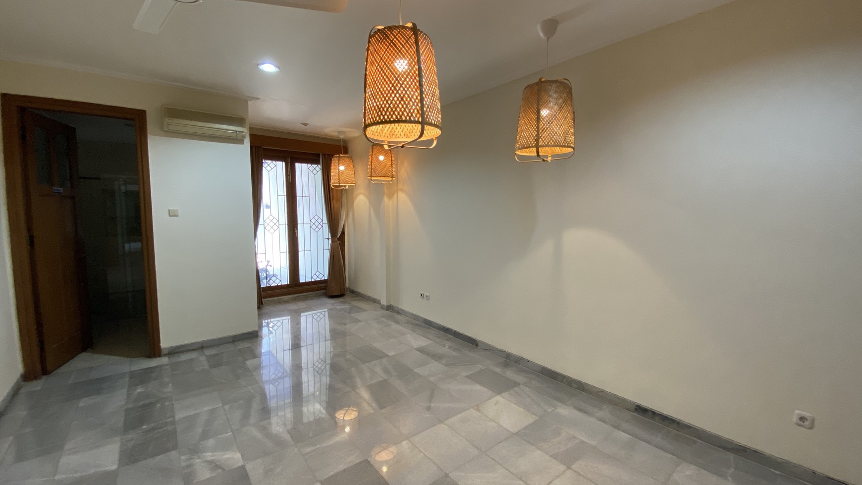 Beautiful house and comfy in senopati area near SCBD