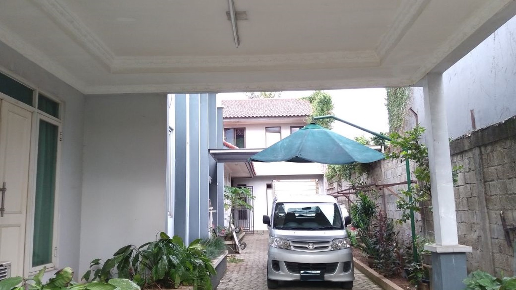 Rumah,halaman depan  luas,siap huni di Bekasi