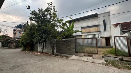 Rumah Asri Terawat Siap Huni di Taman Holis Indah