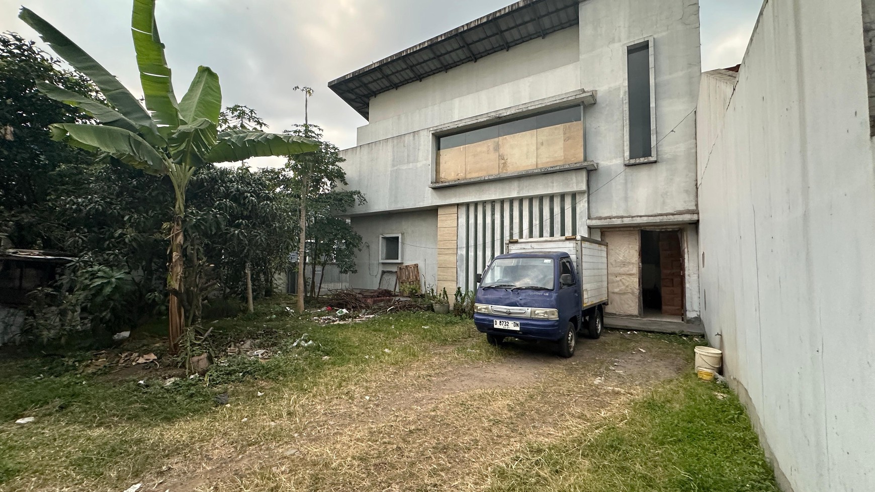 Rumah Asri Terawat Siap Huni di Taman Holis Indah