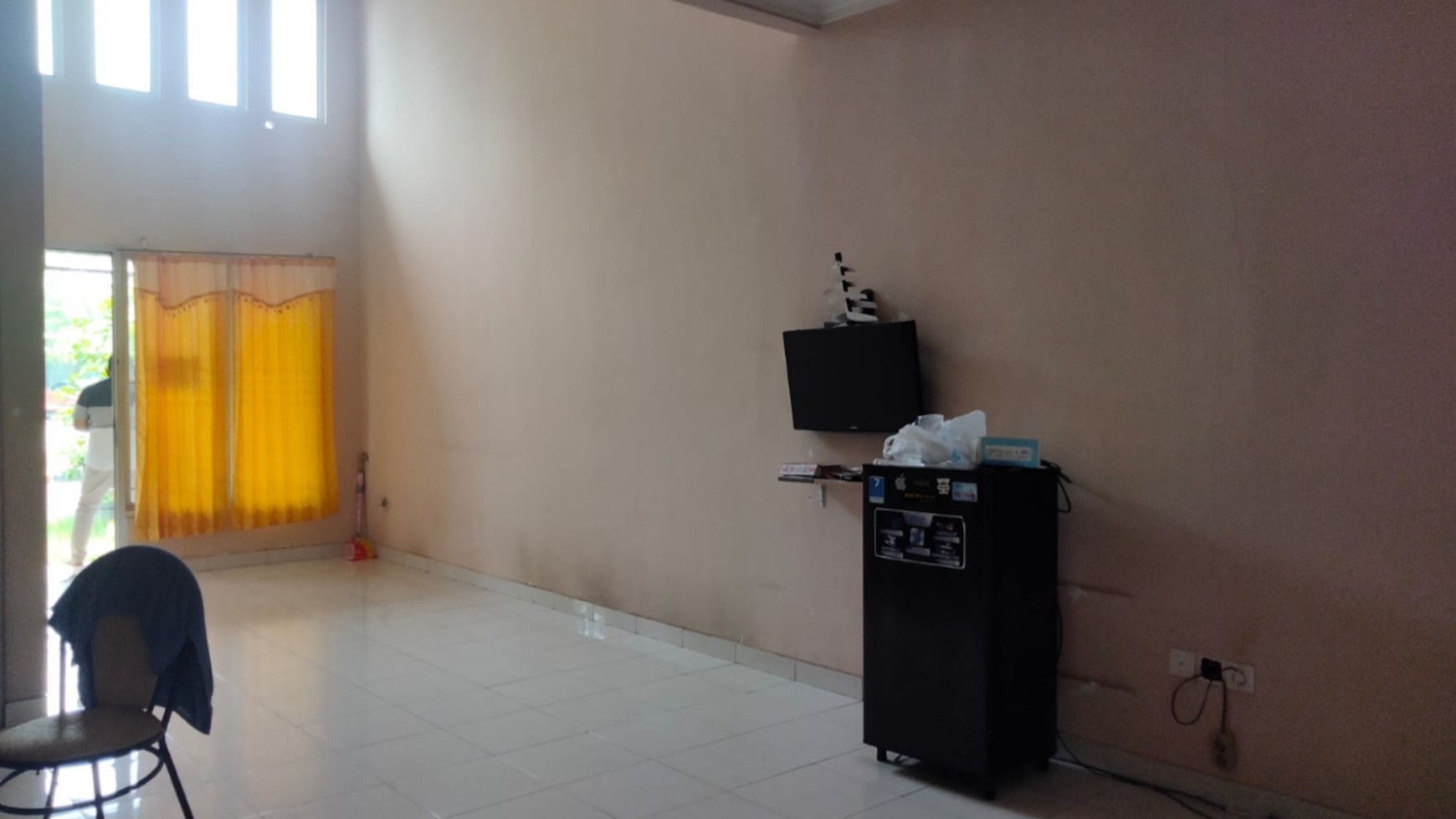 Rumah Dijual di Cluster De Oranje Grand Wisata Bekasi - Luas, Depan Taman, Siap Huni