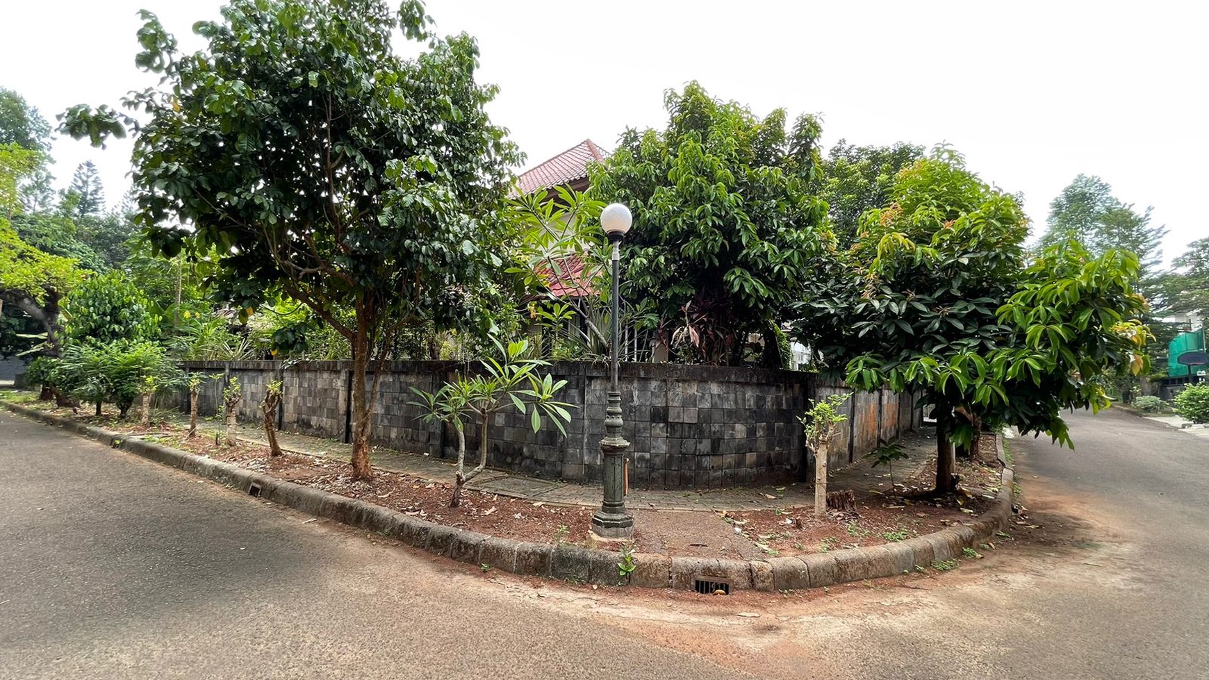 Rumah Mewah 2 lantai Lingkungan Elit, Asri, dan Nyaman di Lebak Bulus, Jakarta Selatan