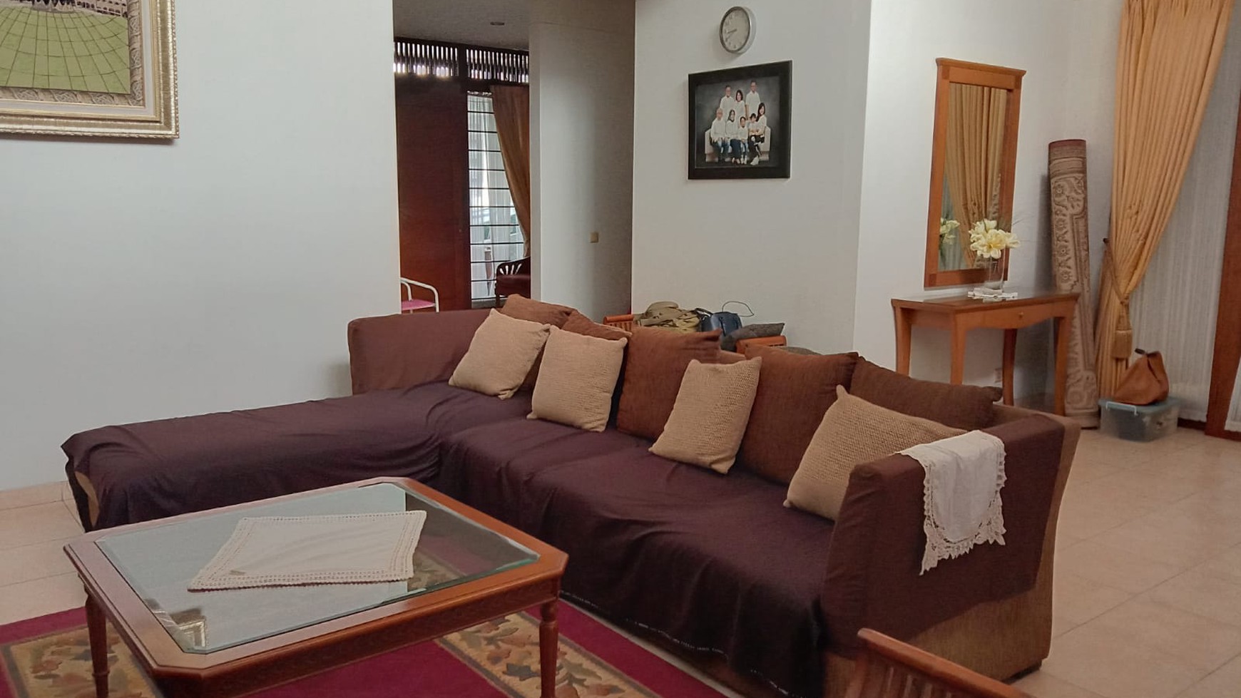 Rumah Classic Semi Furnished di Setraduta Bandung