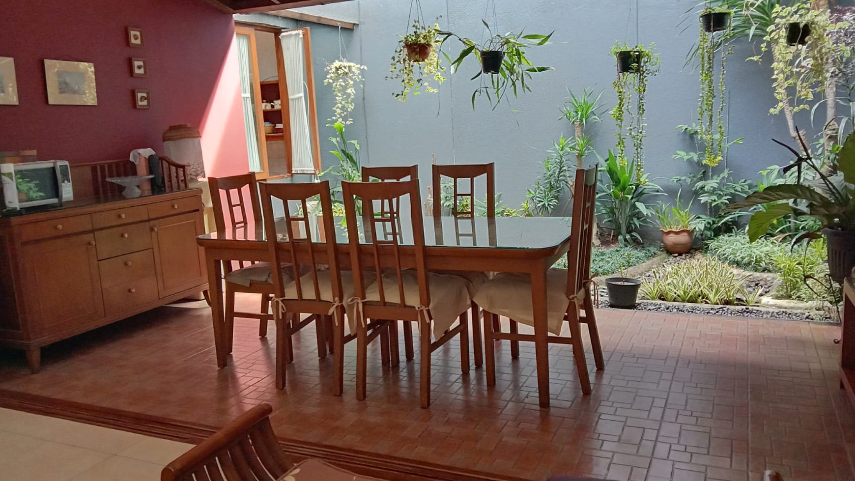 Rumah Classic Semi Furnished di Setraduta Bandung