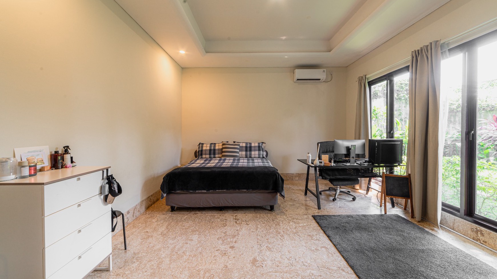 Newly renovated bright house and spacious backyard with full furnish near kemang 