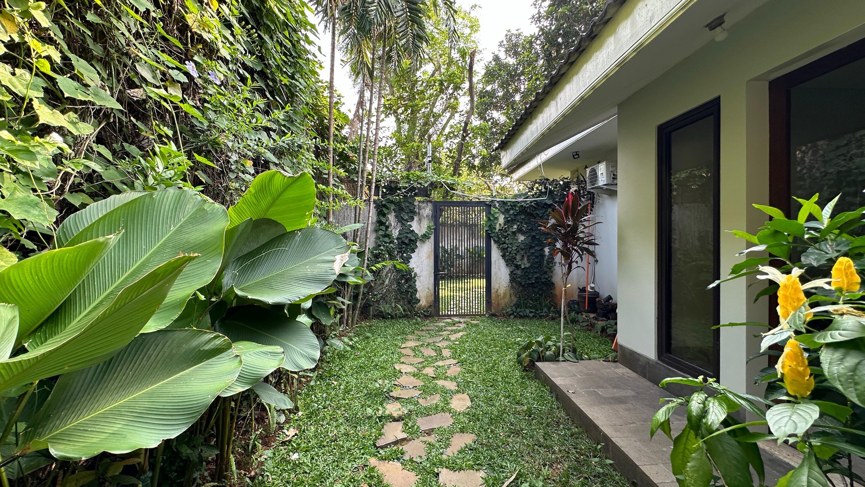 Newly renovated bright house and spacious backyard with full furnish near kemang 