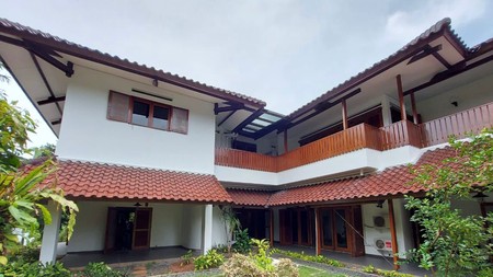 Rumah Mewah 3 Lantai Area Elite Lokasi Strategis di Pondok Indah, Jakarta Selatan